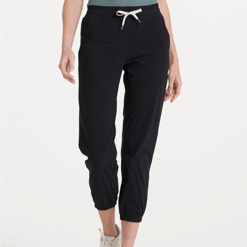 Vuori Miles  Gray Drawstring Joggers Size S Like New